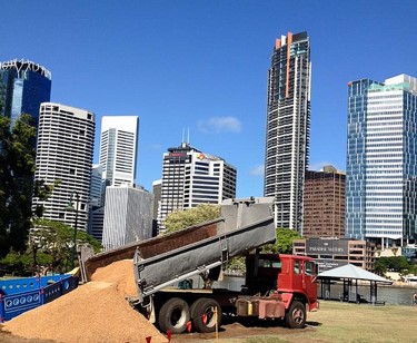 delivering soft fall mulch kangaroo point